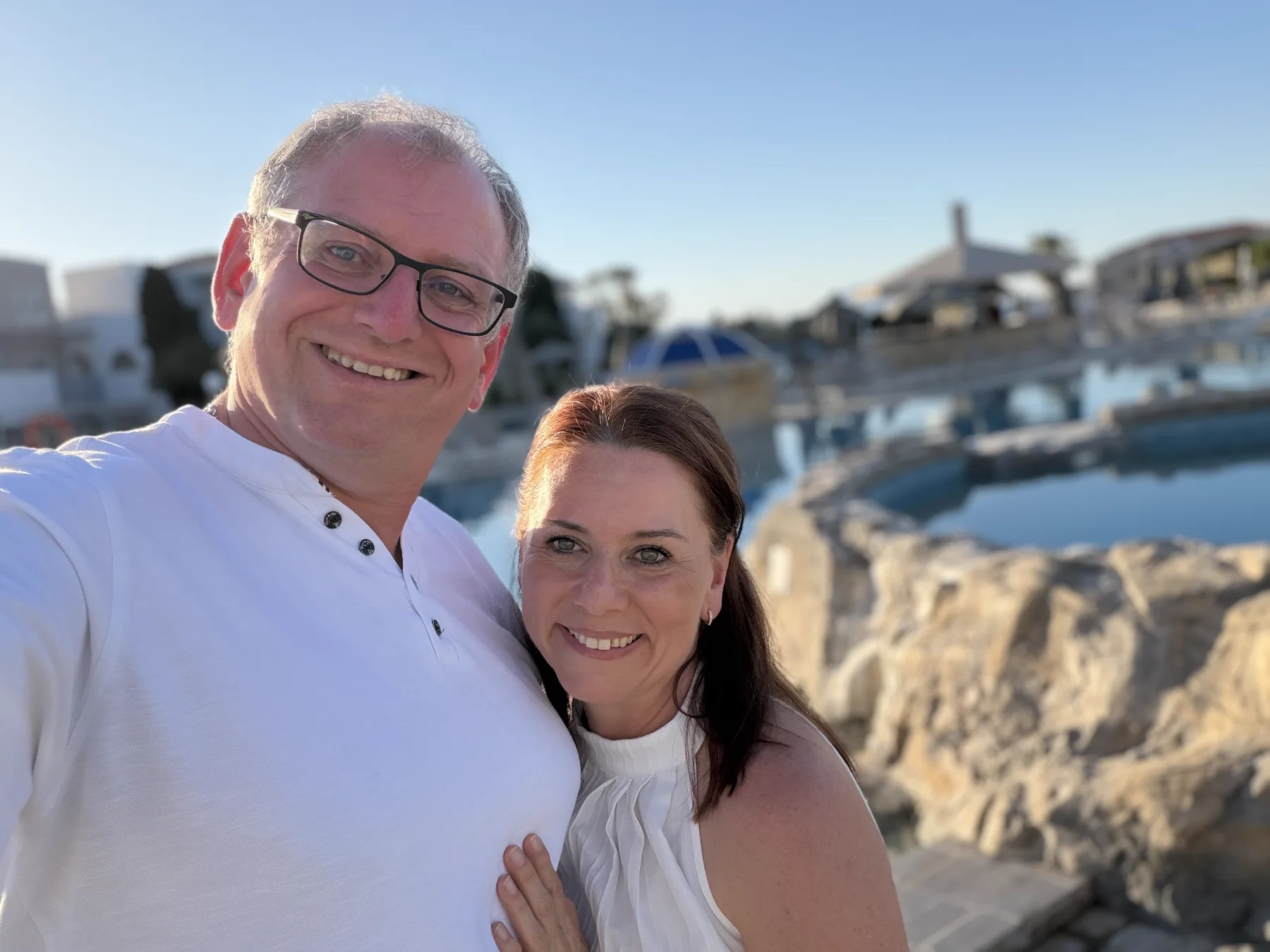 Nadine und Ingmar am Wasser